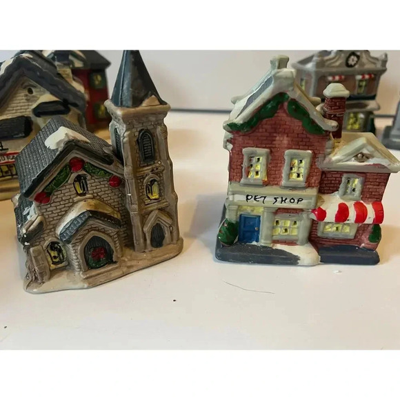 Greenbrier Intl. Lot of Twelve (12) Lighted Houses Stores, etc - Picture 5 of 12